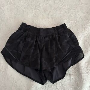 Lululemon camo print hotty hot short